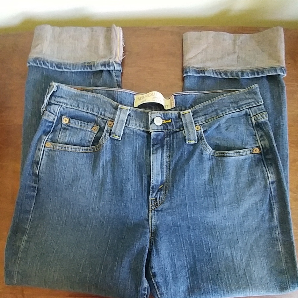 Levi's Women's Classic Blue Cropped Jeans - Picture 3 of 5
